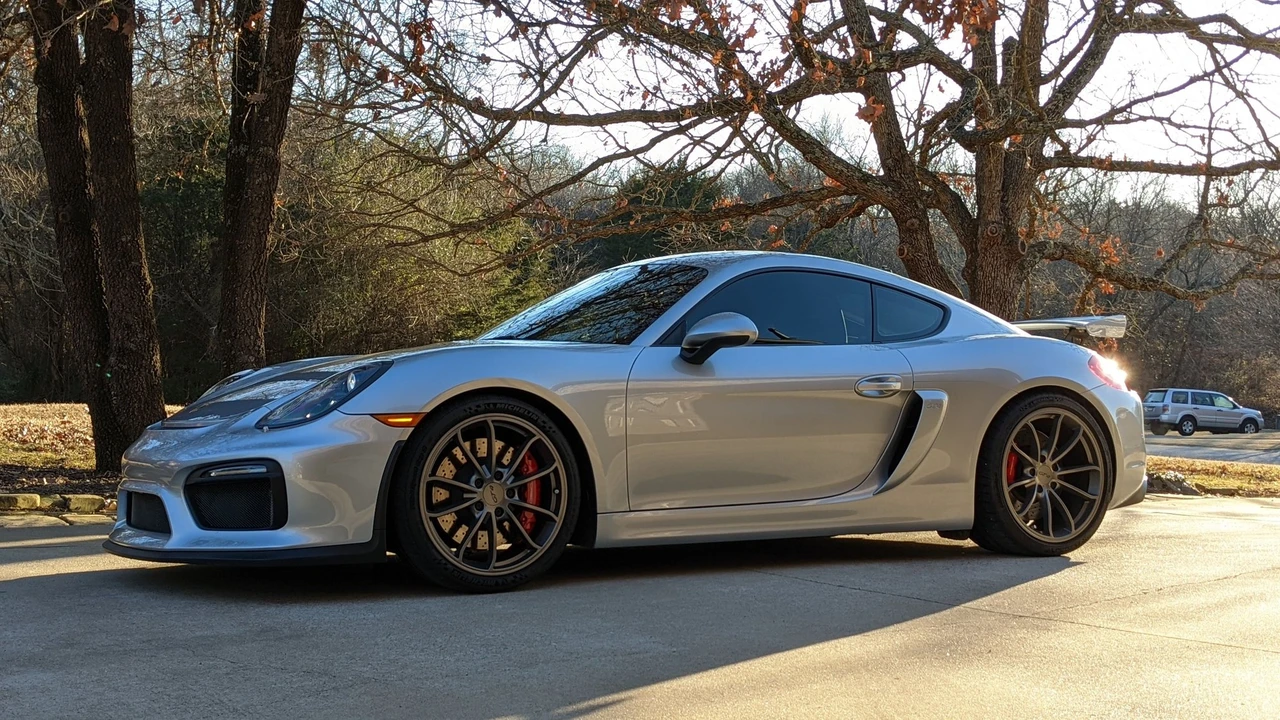 2016 Porsche 981 Cayman GT4 - Image 2 of 31