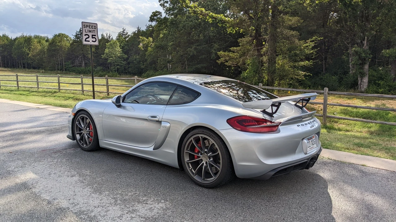 2016 Porsche 981 Cayman GT4 - Image 13 of 31