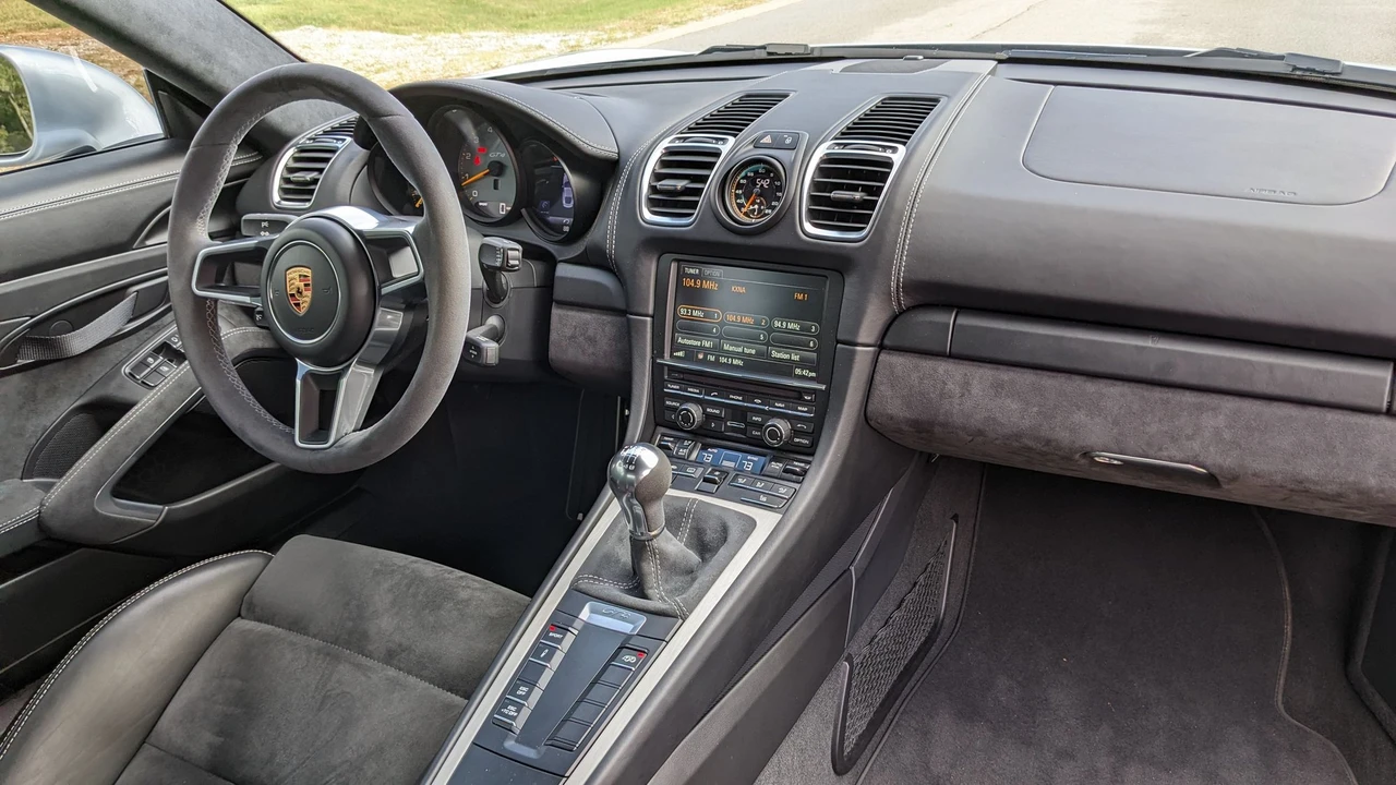 2016 Porsche 981 Cayman GT4 - Image 14 of 31