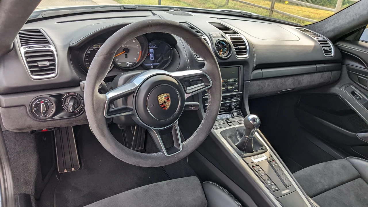 2016 Porsche 981 Cayman GT4 - Image 15 of 31