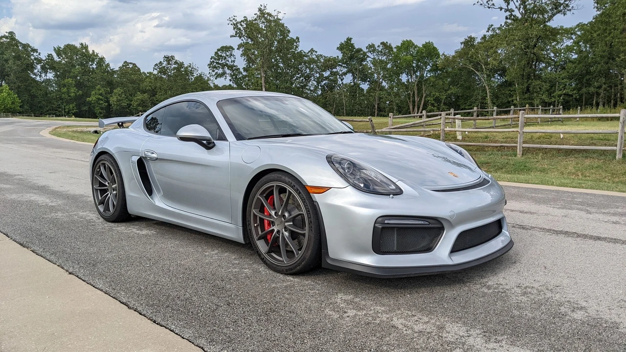 2016 Porsche 981 Cayman GT4 - Image 9 of 31