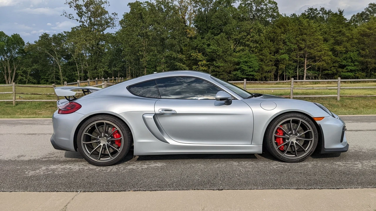 2016 Porsche 981 Cayman GT4 - Image 10 of 31