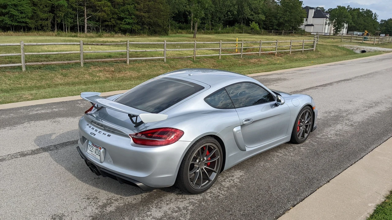 2016 Porsche 981 Cayman GT4 - Image 11 of 31