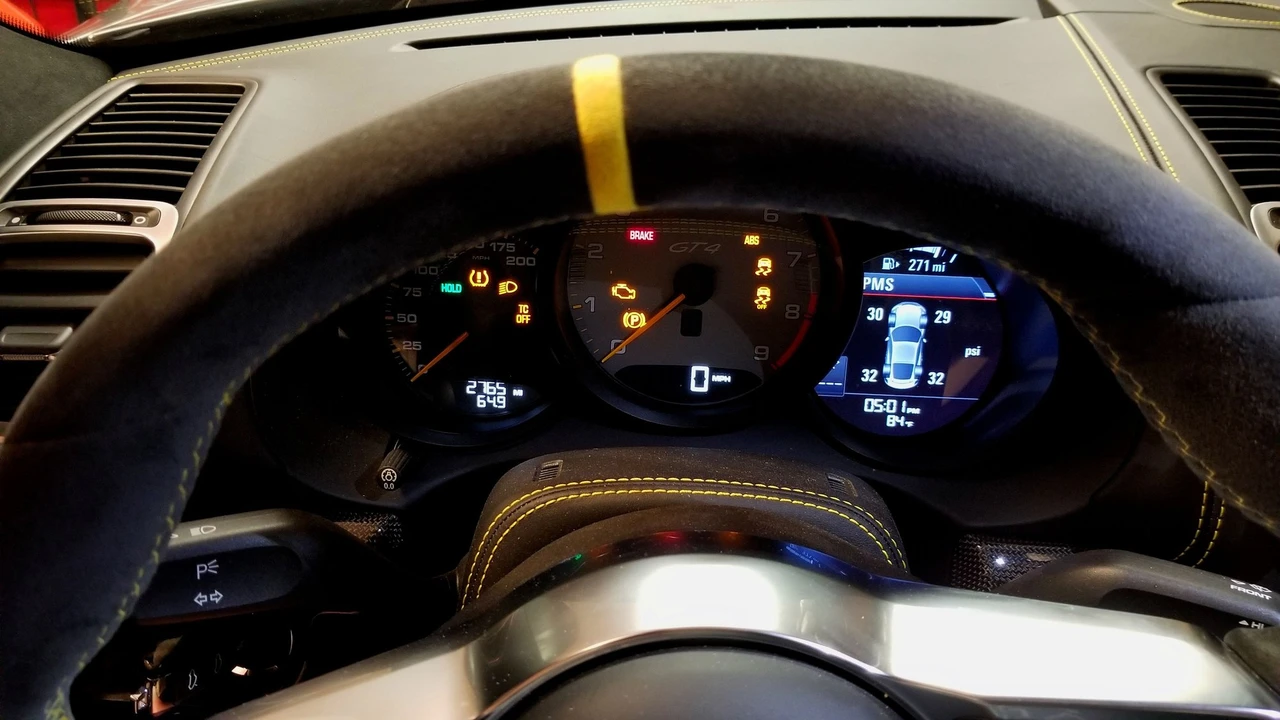 2016 Porsche 981 Cayman GT4 - Image 6 of 10