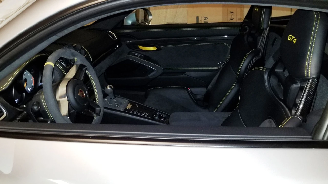 2016 Porsche 981 Cayman GT4 - Image 8 of 10