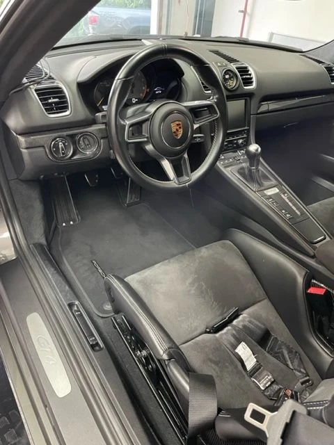 2016 Porsche 981 Cayman GT4 - Image 12 of 14