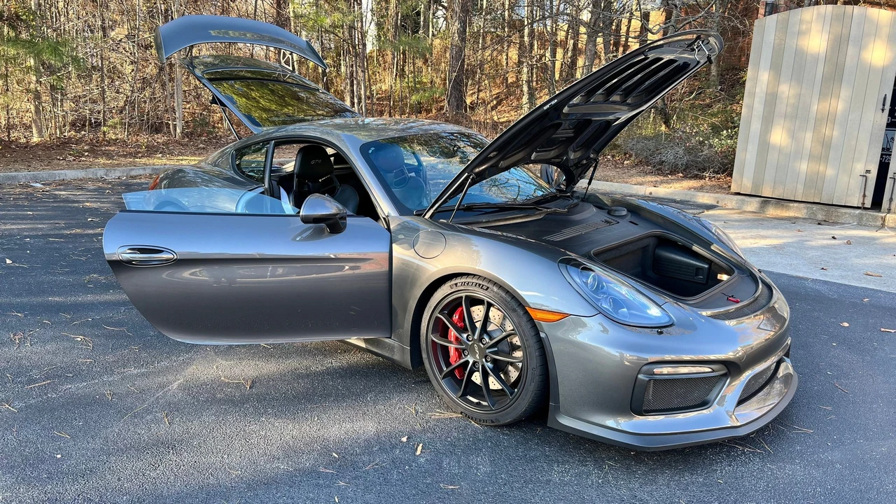 2016 Porsche 981 Cayman GT4 - Image 2 of 11