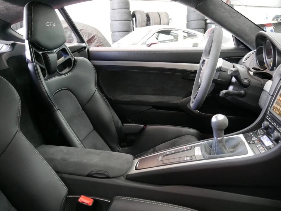 2016 Porsche 981 Cayman GT4 - Image 11 of 13