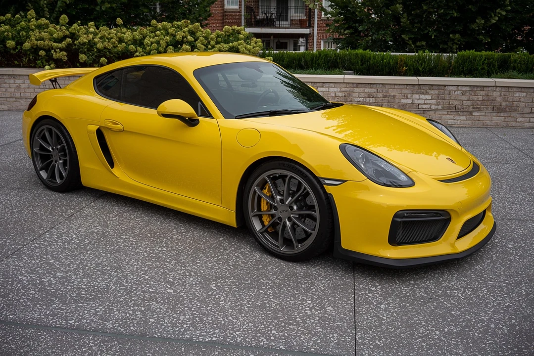 2016 Porsche 981 Cayman GT4 - Image 2 of 15