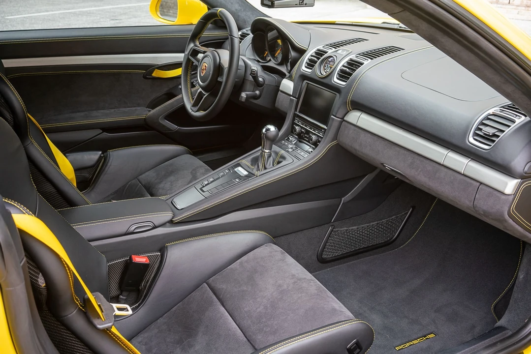 2016 Porsche 981 Cayman GT4 - Image 3 of 15