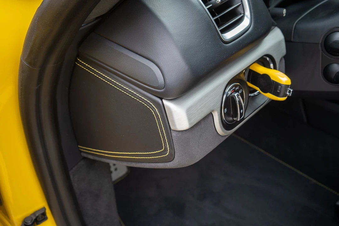 2016 Porsche 981 Cayman GT4 - Image 7 of 15
