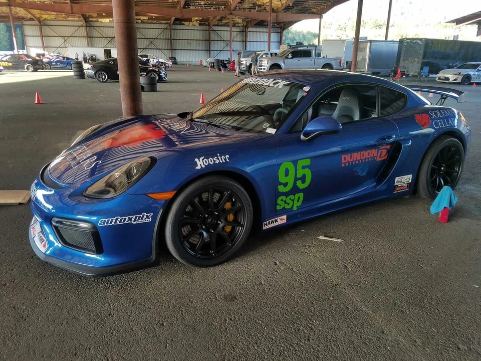 2016 Porsche 981 Cayman GT4 - Image 2 of 3