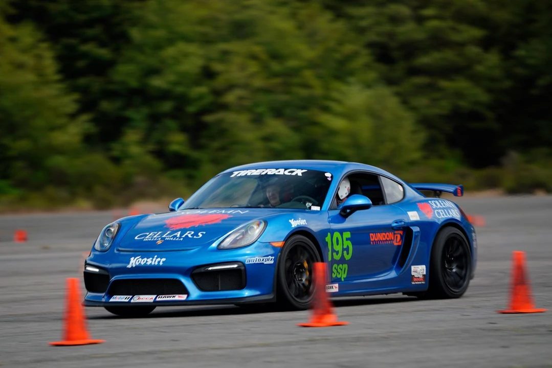 2016 Porsche 981 Cayman GT4 - Image 3 of 3