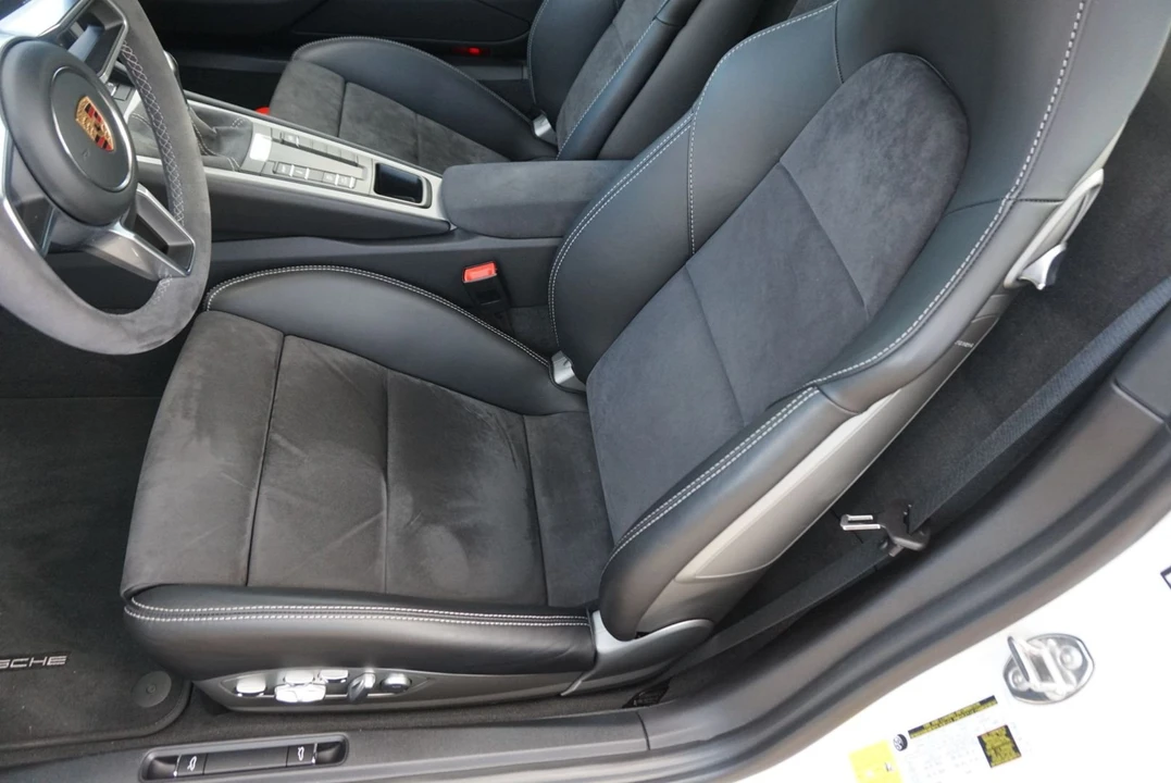 2016 Porsche 981 Cayman GT4 - Image 15 of 25