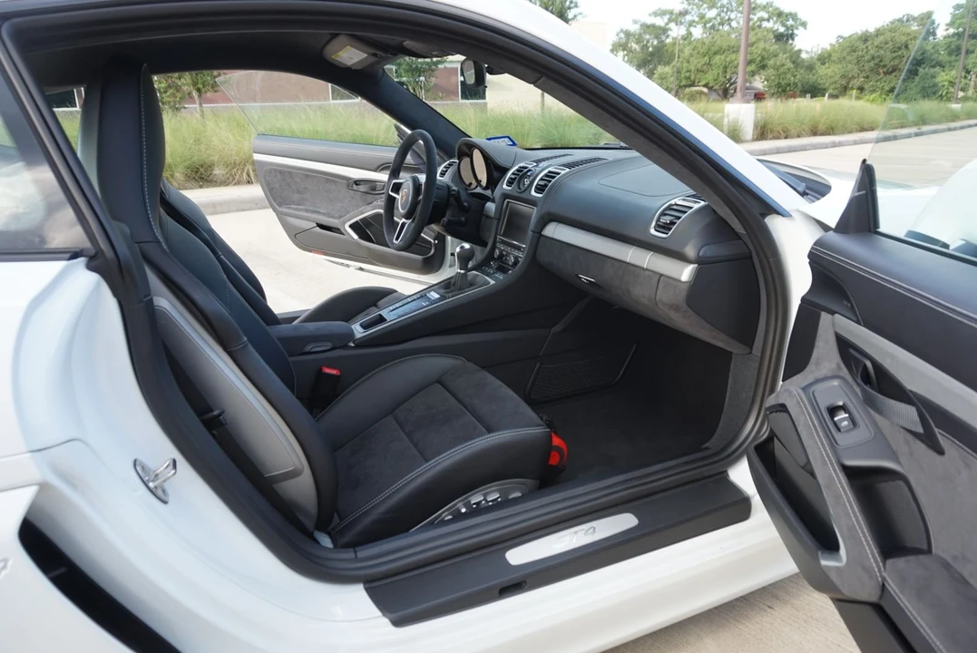 2016 Porsche 981 Cayman GT4 - Image 18 of 25