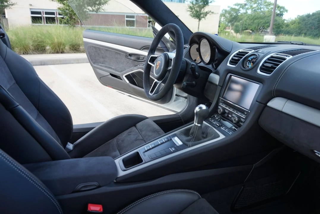2016 Porsche 981 Cayman GT4 - Image 20 of 25