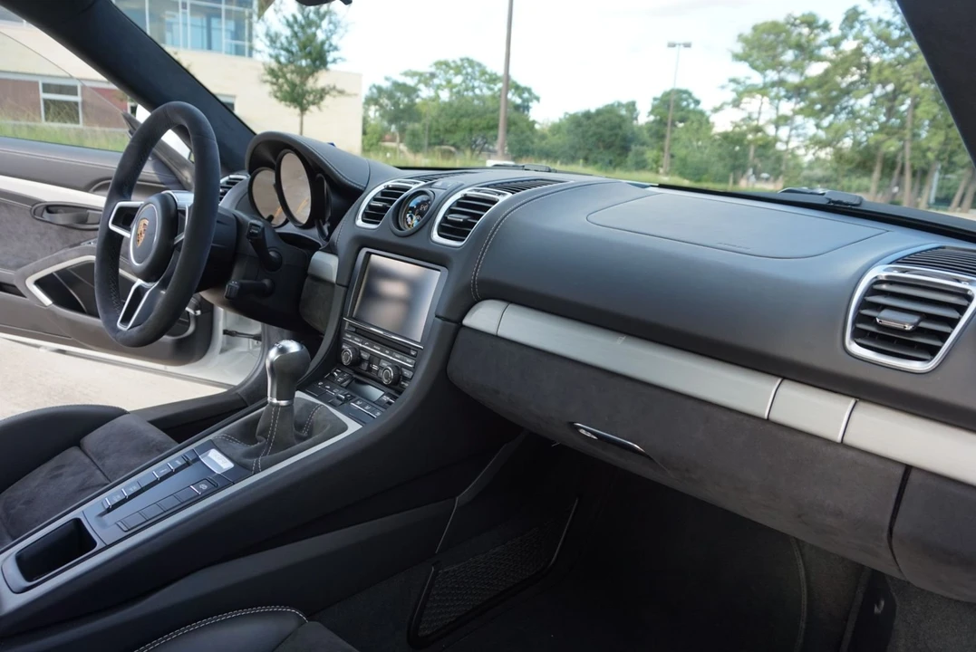 2016 Porsche 981 Cayman GT4 - Image 21 of 25