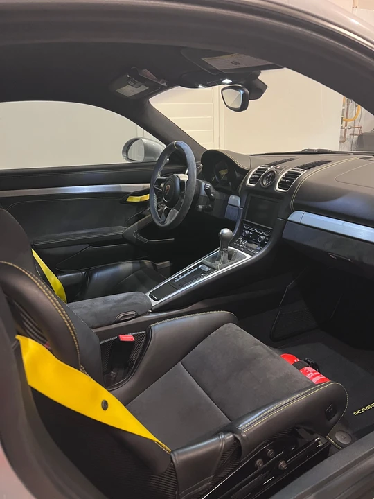 2016 Porsche 981 Cayman GT4 - Image 5 of 13