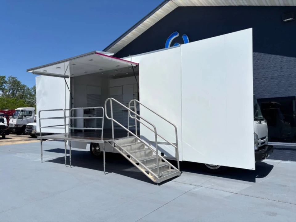 2016 Chevrolet Kodiak - Image 9 of 12