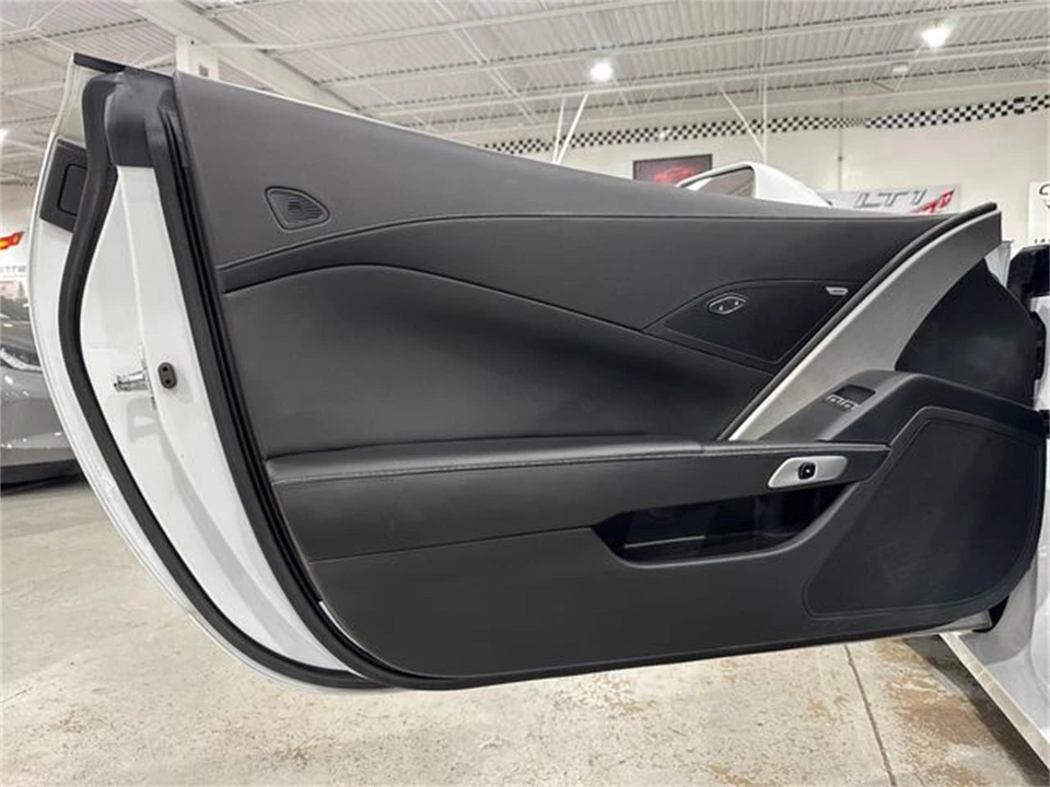 2016 Chevrolet Corvette C7 - Image 19 of 30