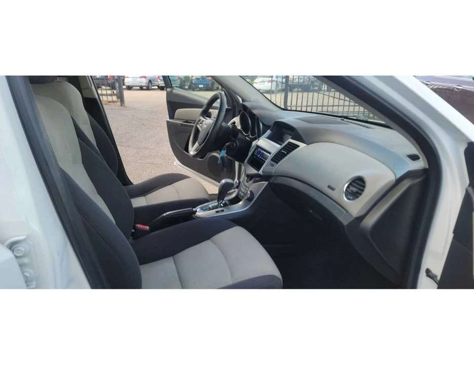 2016 Chevrolet Cruze - Image 10 of 17