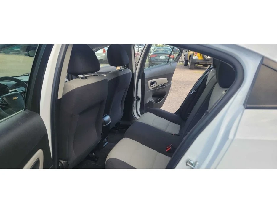 2016 Chevrolet Cruze - Image 8 of 17