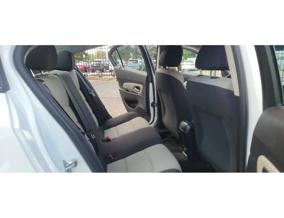 2016 Chevrolet Cruze - Image 9 of 17