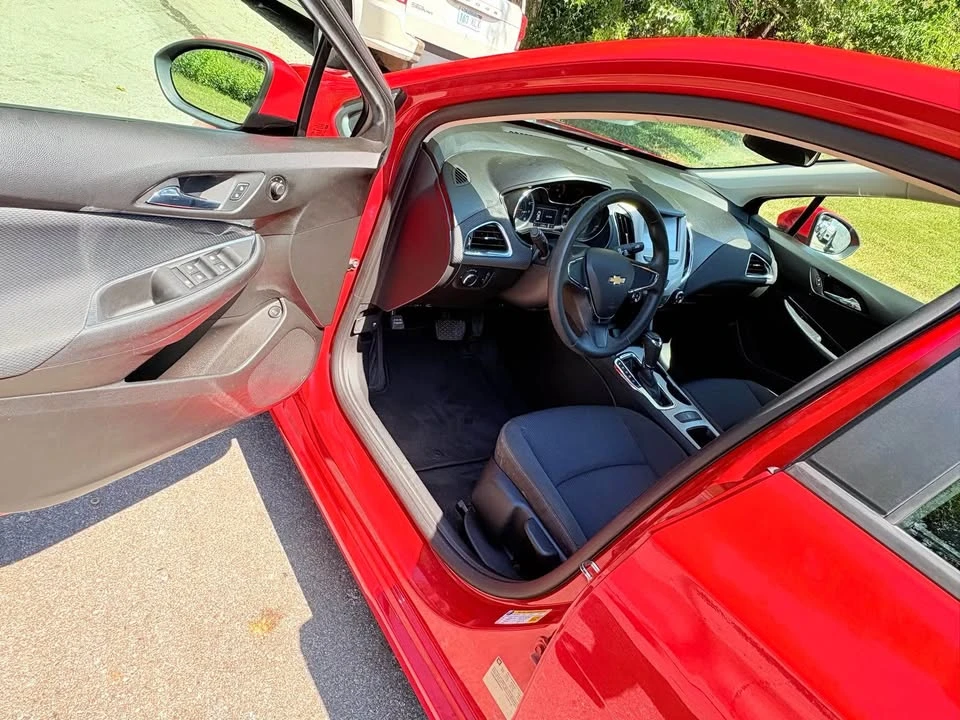 2016 Chevrolet Cruze - Image 10 of 17