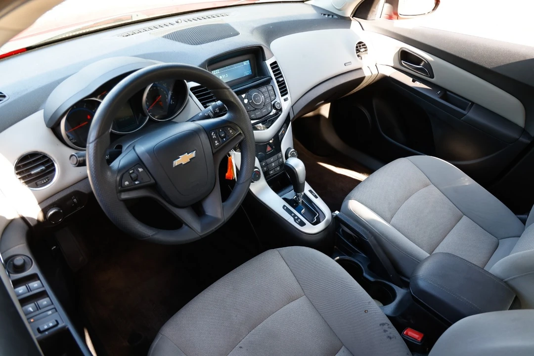 2016 Chevrolet Cruze - Image 4 of 12