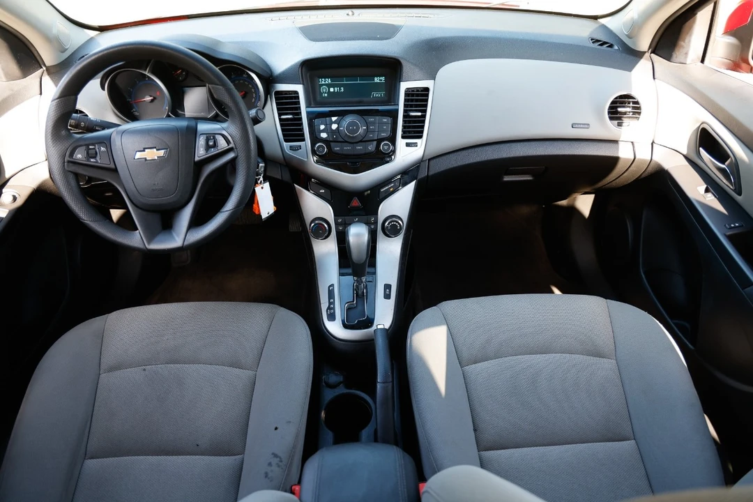 2016 Chevrolet Cruze - Image 2 of 12