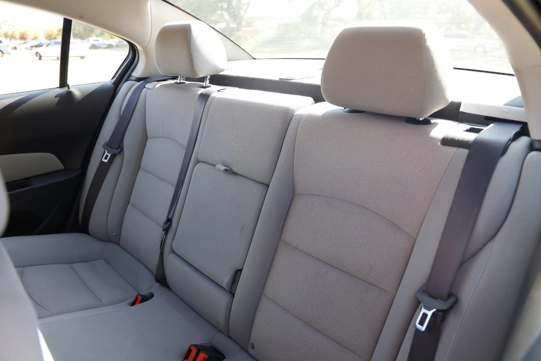 2016 Chevrolet Cruze - Image 8 of 12