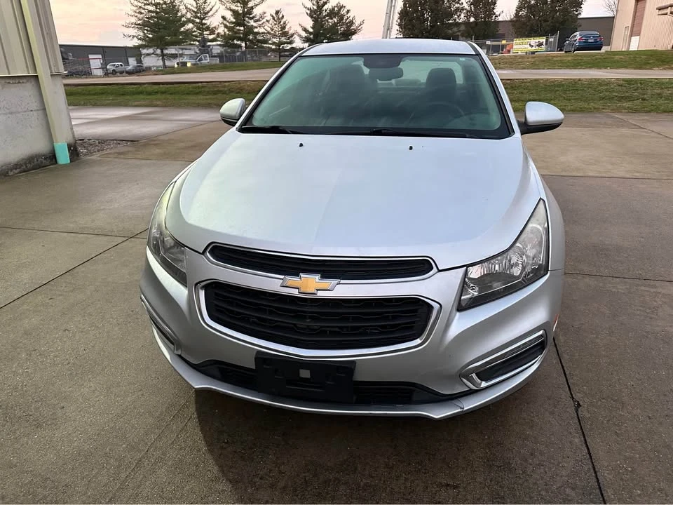 2016 Chevrolet Cruze - Image 2 of 10