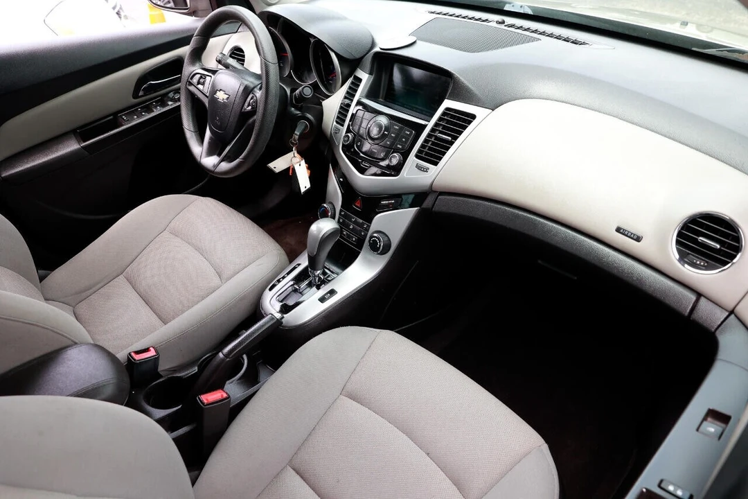 2016 Chevrolet Cruze - Image 18 of 21