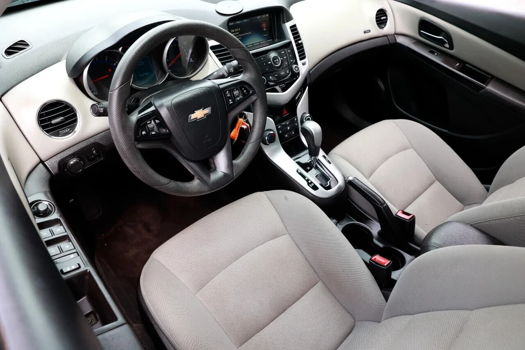 2016 Chevrolet Cruze - Image 4 of 12