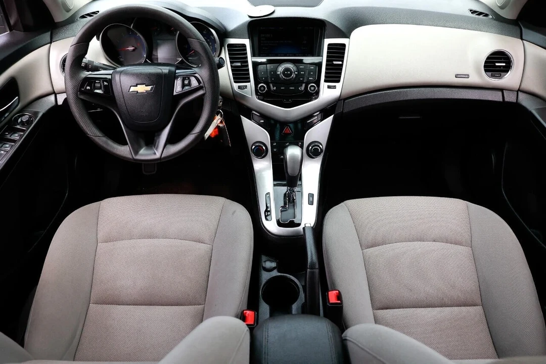 2016 Chevrolet Cruze - Image 2 of 12