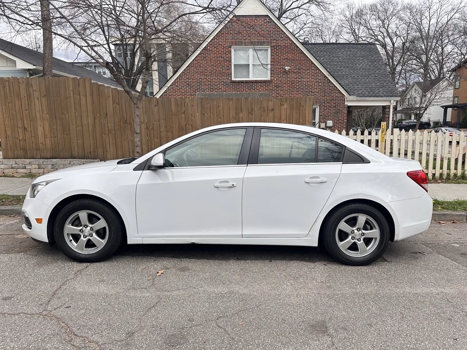 2016 Chevrolet Cruze - Image 2 of 8