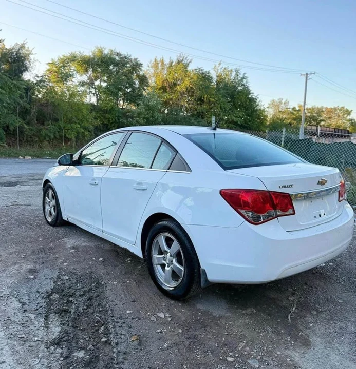 2016 Chevrolet Cruze - Image 2 of 4