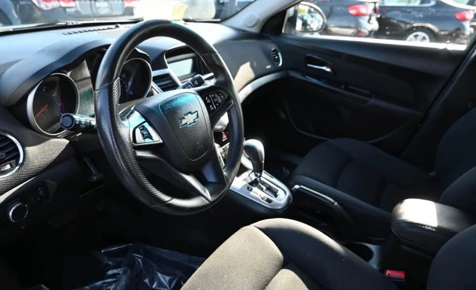 2016 Chevrolet Cruze - Image 3 of 4