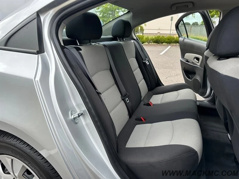 2016 Chevrolet Cruze - Image 17 of 20