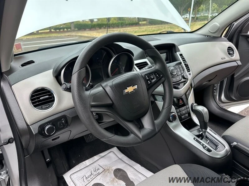 2016 Chevrolet Cruze - Image 11 of 20