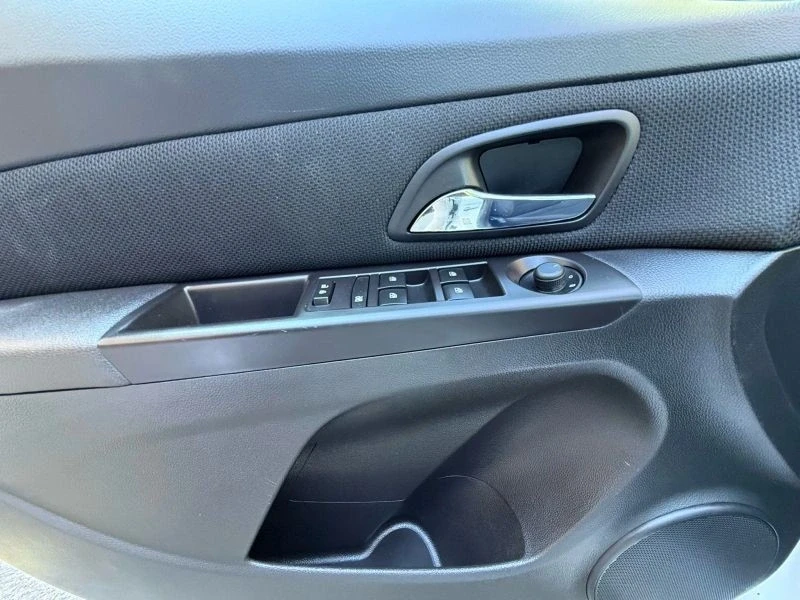 2016 Chevrolet Cruze - Image 10 of 12