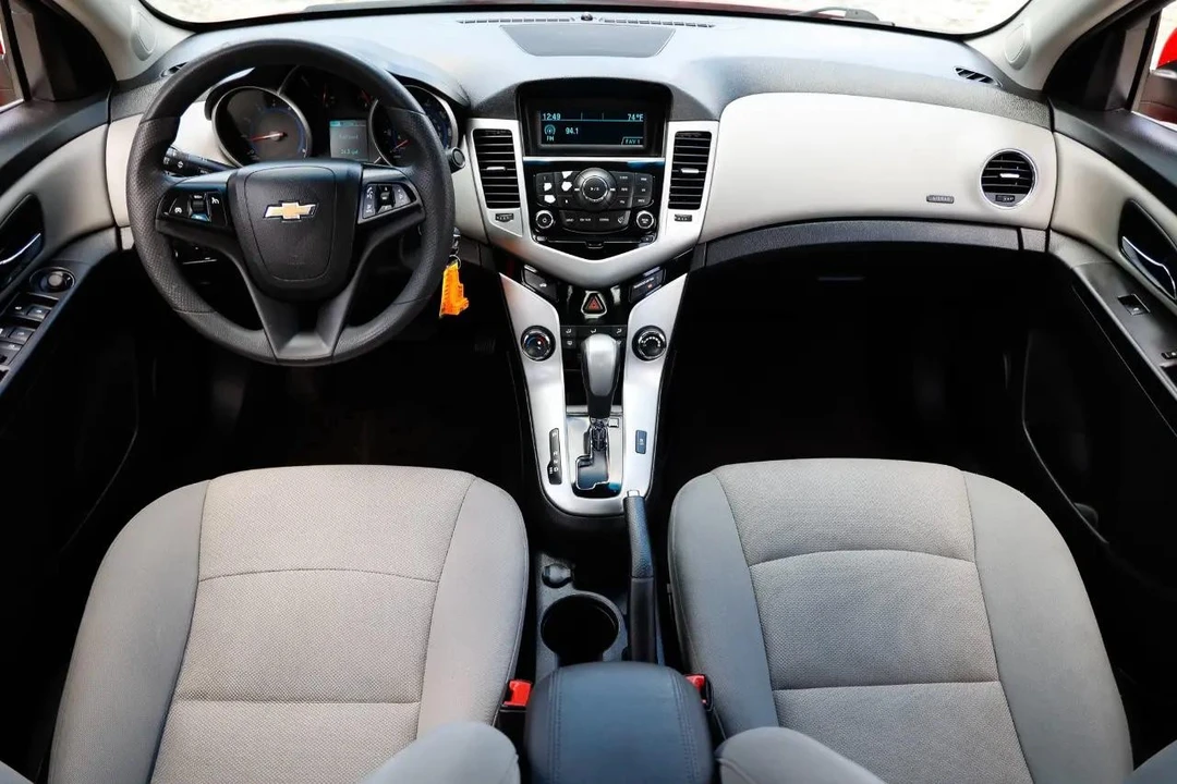 2016 Chevrolet Cruze - Image 2 of 21