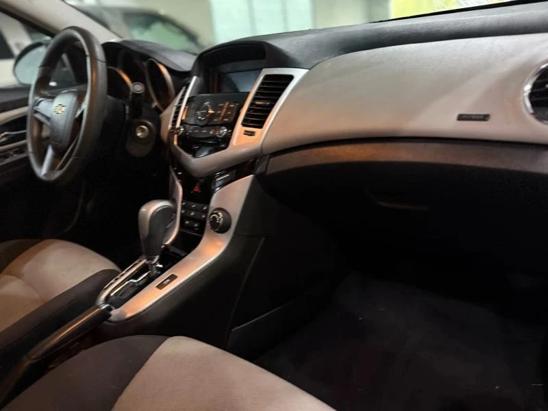 2016 Chevrolet Cruze - Image 14 of 16