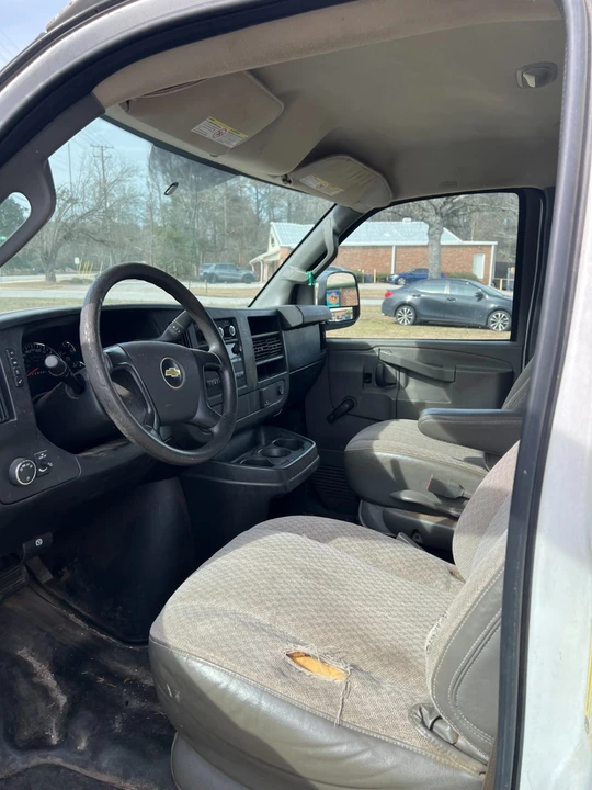 2016 Chevrolet Express - Image 6 of 8