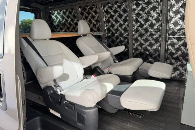 2016 Chevrolet Express - Image 5 of 8