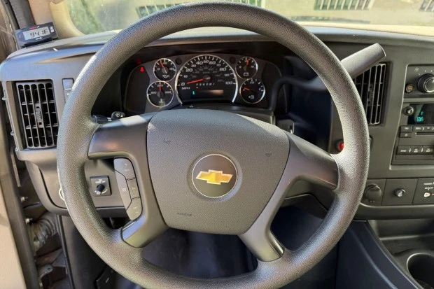 2016 Chevrolet Express - Image 6 of 8