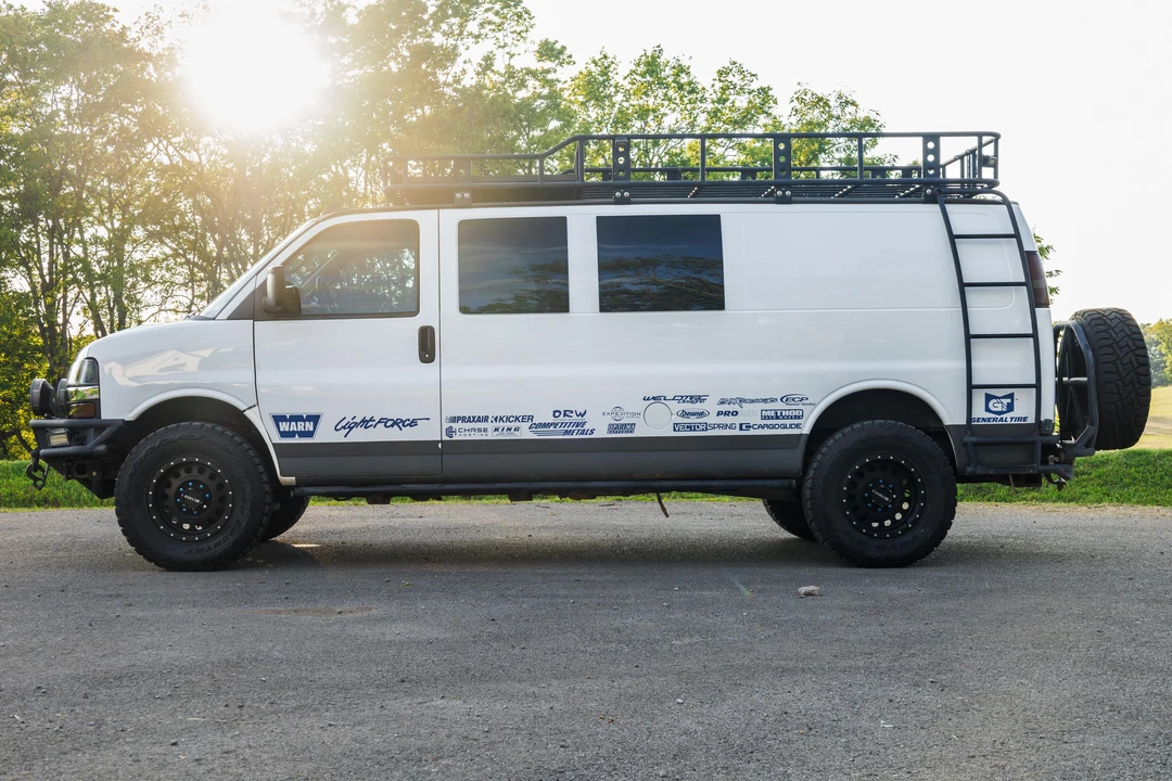 2016 Chevrolet Express - Image 11 of 31