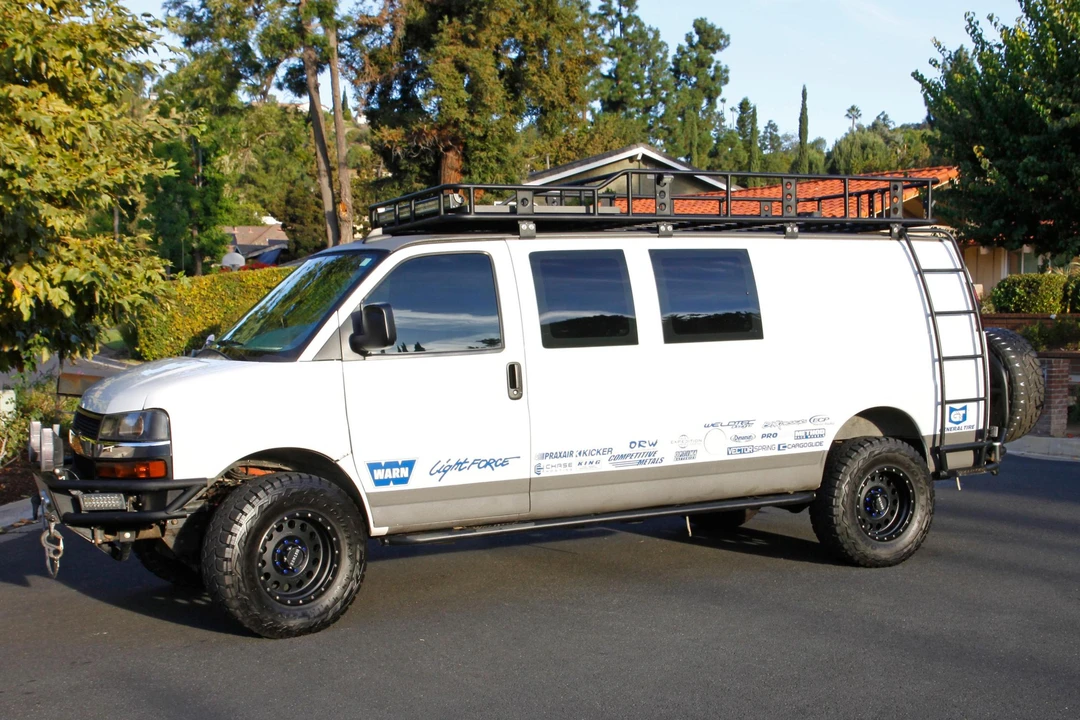 2016 Chevrolet Express - Image 10 of 31