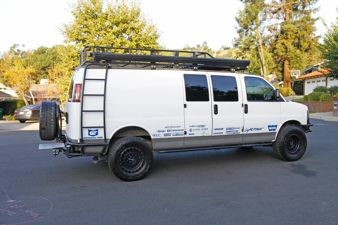 2016 Chevrolet Express - Image 17 of 31
