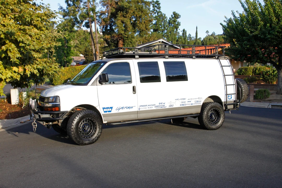 2016 Chevrolet Express - Image 9 of 31